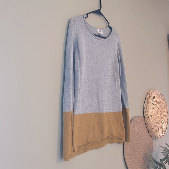 Color Block Sweater - Picture 2 of 4